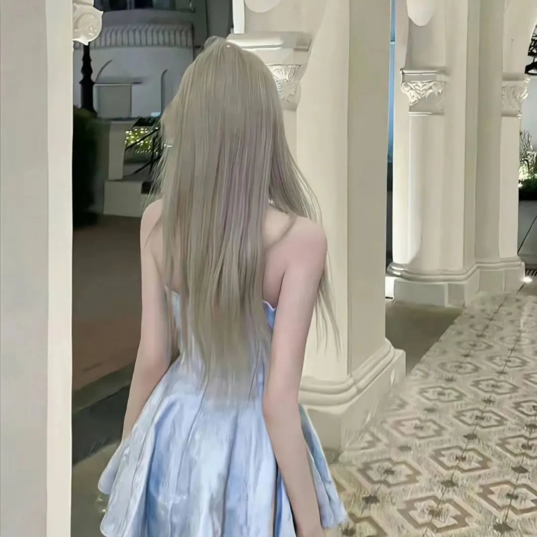 茜色少女